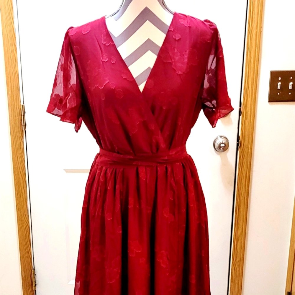 NWT semi formal dress by Simplee sz M